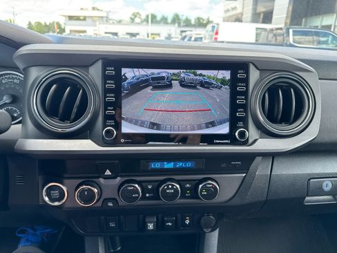Used 2022 Toyota Tacoma TRD Sport AWD/4WD image 18