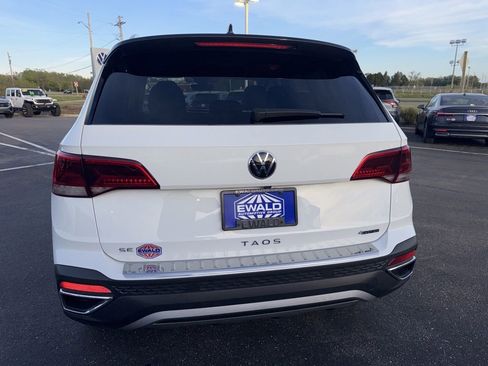 Used 2023 Volkswagen Taos SE w/ Panoramic Sunroof Package AWD/4WD image 6