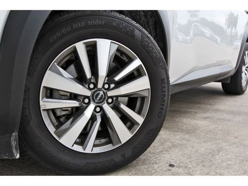 Used 2025 Nissan Pathfinder SL AWD/4WD image 30