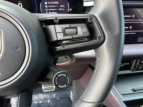 Certified 2025 Porsche Macan 4S Electric AWD/4WD image 26