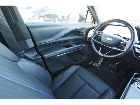 Used 2025 Cadillac Lyriq Sport image 8