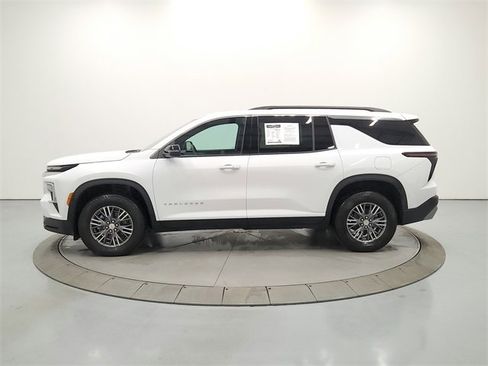 Used 2025 Chevrolet Traverse LT w/ LPO, Floor Liner Package image 4