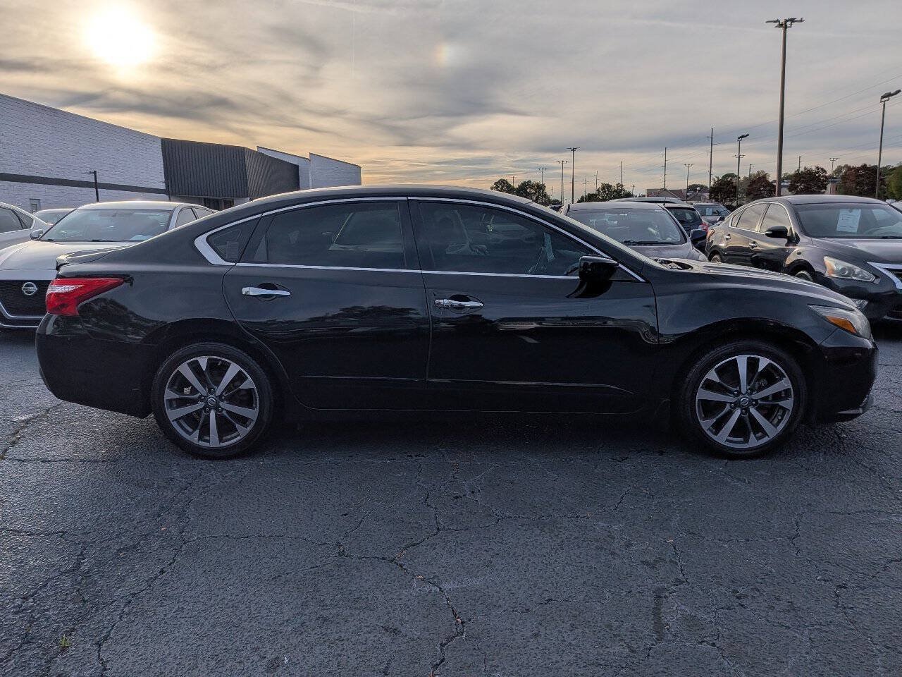 Used 2016 Nissan Altima 2.5 SR FWD image 13
