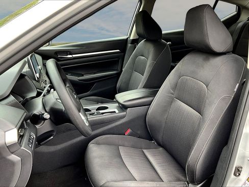 Used 2022 Nissan Altima 2.5 SV FWD image 13