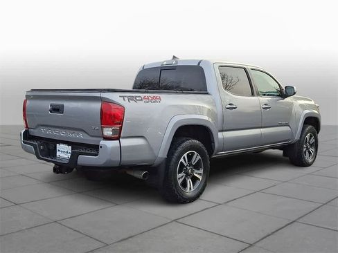 Used 2017 Toyota Tacoma TRD Sport image 24