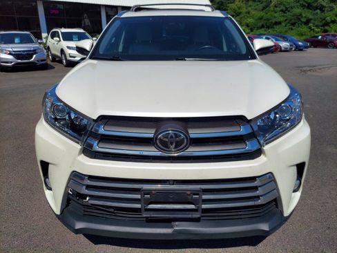 Used 2018 Toyota Highlander Limited Platinum AWD/4WD image 2