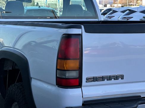 Used 2005 GMC Sierra 2500 W/T image 21