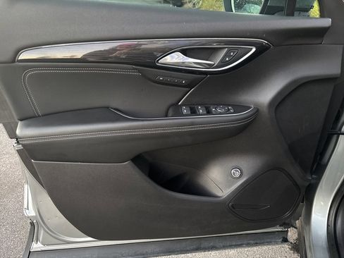 Used 2023 Buick Envision Essence image 38