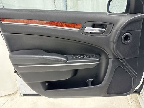 Used 2014 Chrysler 300 image 15