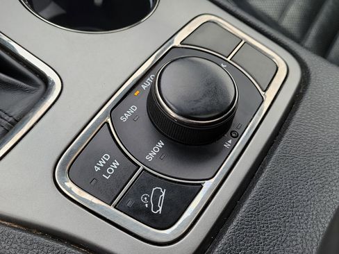 Used 2020 Jeep Grand Cherokee Limited X image 31