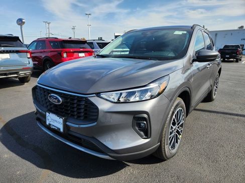 New 2026 Ford Escape SE image 3