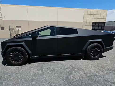 Used 2024 Tesla Cybertruck AWD Crew Cab image 2