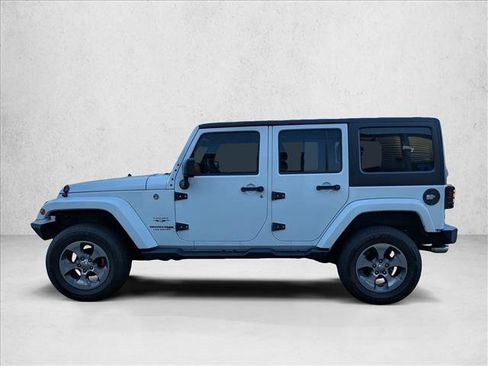 Used 2018 Jeep Wrangler Unlimited Sahara w/ Connectivity Group AWD/4WD image 8
