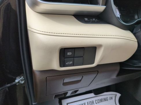 Used 2022 Toyota Highlander XLE AWD/4WD image 13