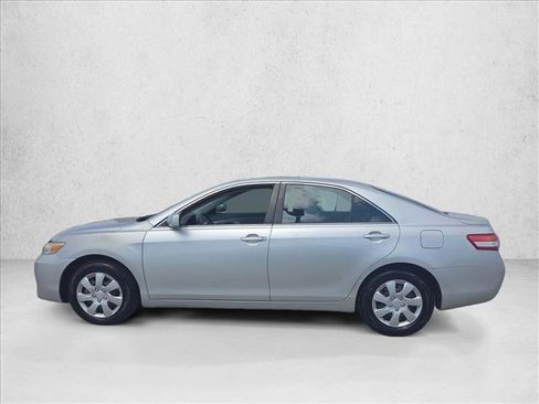Used 2010 Toyota Camry LE FWD image 9