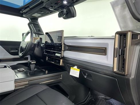 Used 2024 GMC Hummer EV 3X w/ LPO, Illumination Package image 30