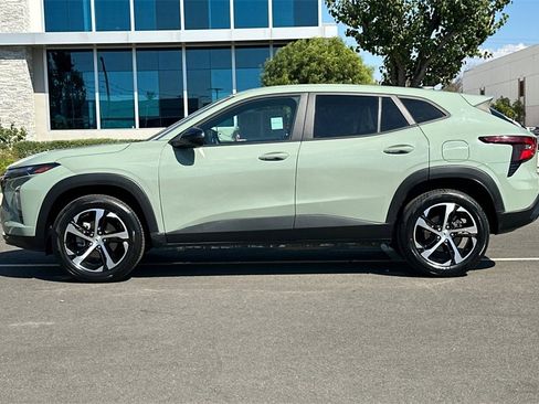 Used 2024 Chevrolet Trax RS w/ Driver Confidence Package image 7