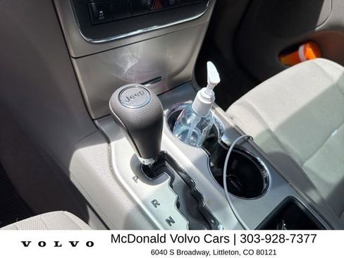 Used 2012 Jeep Grand Cherokee Laredo w/ Laredo E Group AWD/4WD image 7
