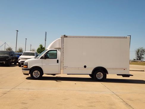 New 2025 GMC Savana 3500 w/ Power Convenience Package RWD image 5