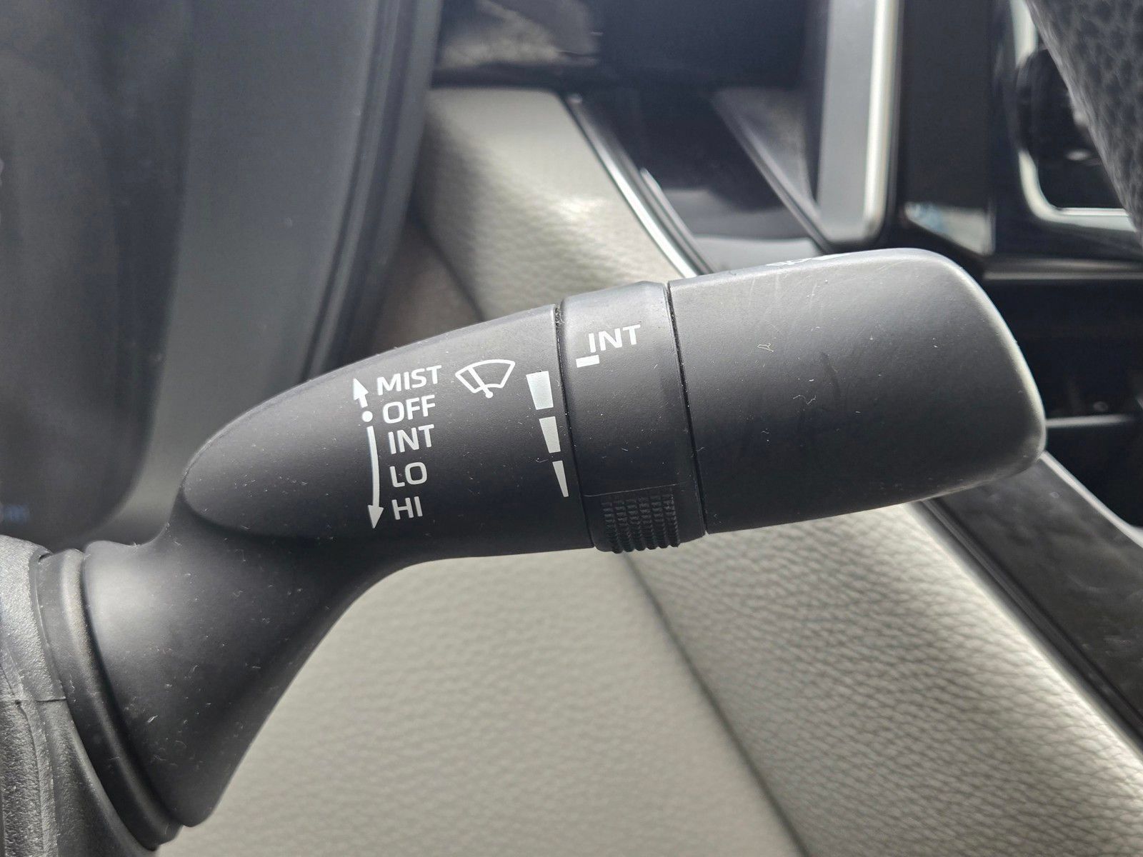 Used 2020 Toyota Corolla LE w/ Carpet Mat Package (TMS) FWD image 25