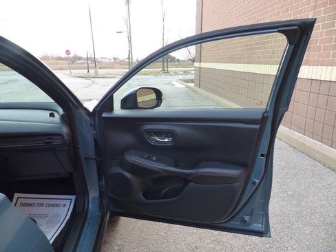 Used 2025 Honda HR-V Sport image 39