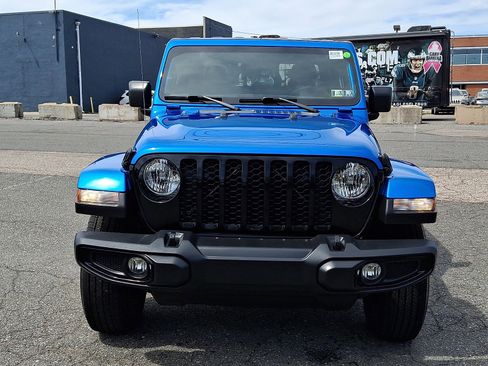 Used 2022 Jeep Gladiator Sport image 2