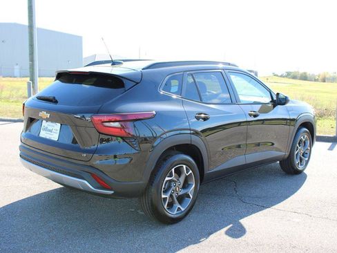 New 2026 Chevrolet Trax LT w/ Driver Confidence Package FWD image 17