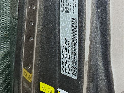 Used 2025 Jeep Wrangler Sahara w/ Safety Group image 12