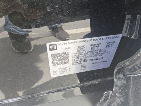 Used 2025 Chevrolet Equinox EV RS FWD image 26