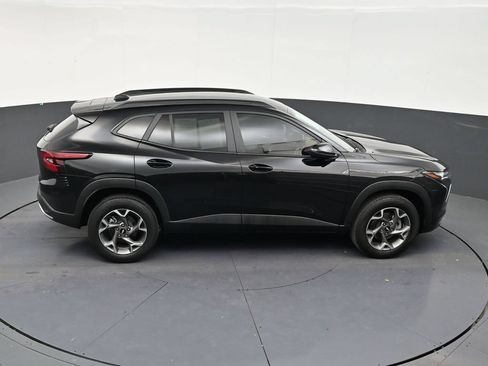 Used 2025 Chevrolet Trax LT w/ Driver Confidence Package FWD image 17