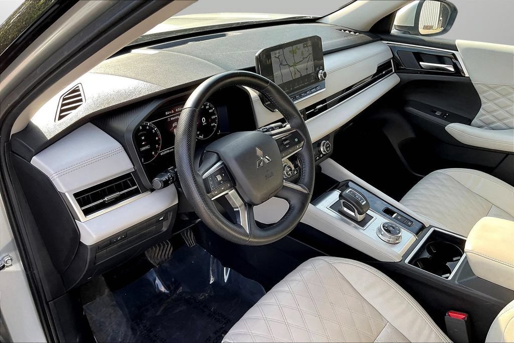 Used 2024 Mitsubishi Outlander SEL AWD/4WD image 17