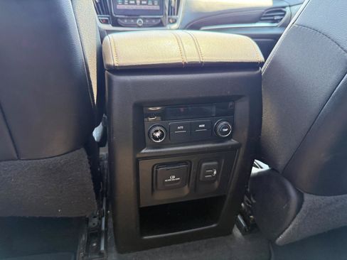 Used 2019 Chevrolet Traverse LT w/ LT Premium Package FWD image 14
