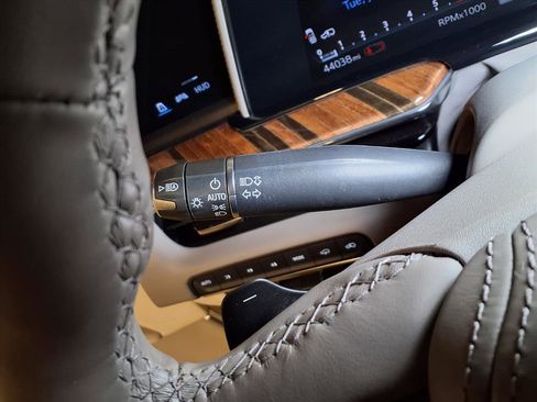 Certified 2023 Cadillac Escalade ESV Sport Platinum w/ Heavy-Duty Trailer Package image 9