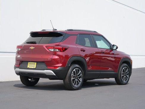 Used 2024 Chevrolet TrailBlazer LT w/ LT Cold Weather Package FWD image 3