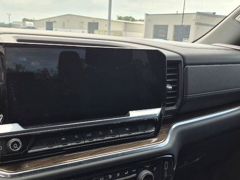 Used 2024 Chevrolet Silverado 1500 LT AWD/4WD image 9