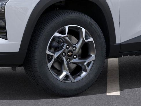 New 2025 Chevrolet Trax LT w/ Driver Confidence Package image 9