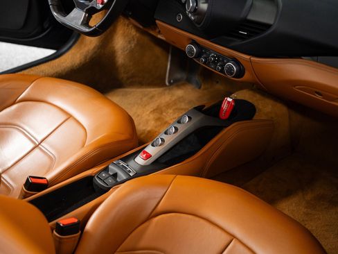 Used 2018 Ferrari 488 Spider image 30