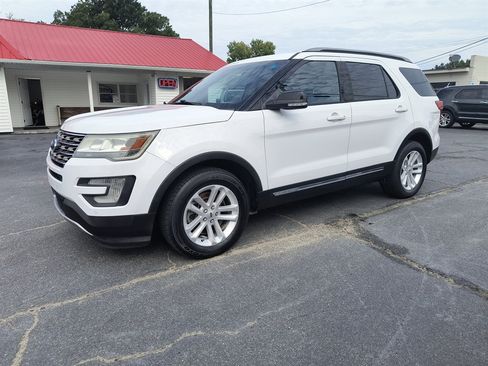 Used 2016 Ford Explorer XLT w/ Equipment Group 202A FWD image 1