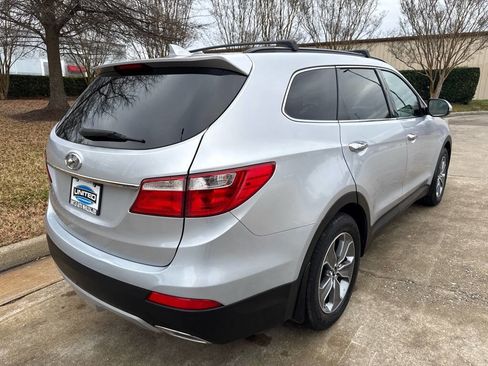 Used 2016 Hyundai Santa Fe SE image 3