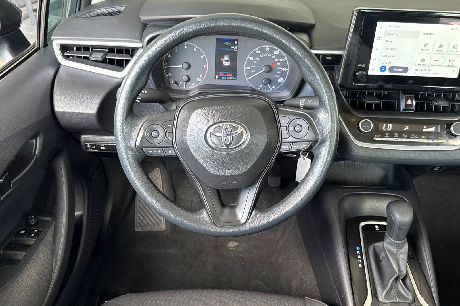 Used 2025 Toyota Corolla LE FWD image 28