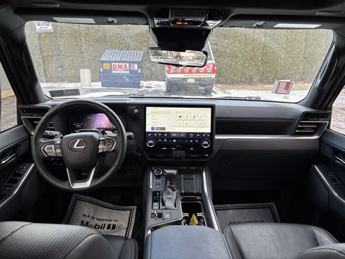 Used 2024 Lexus GX 550 w/ Accessory Package (2T) image 16