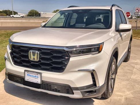 Certified 2024 Honda Pilot Touring image 2