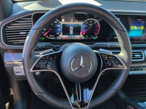 Used 2025 Mercedes-Benz GLS 450 4MATIC image 9