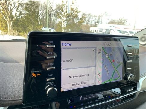 Used 2022 Toyota Sienna Platinum image 21