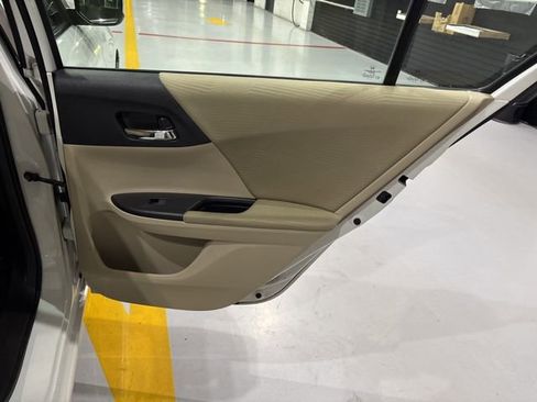 Used 2014 Honda Accord LX image 28