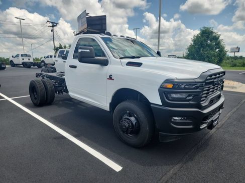 New 2026 RAM 3500 Tradesman AWD/4WD image 2
