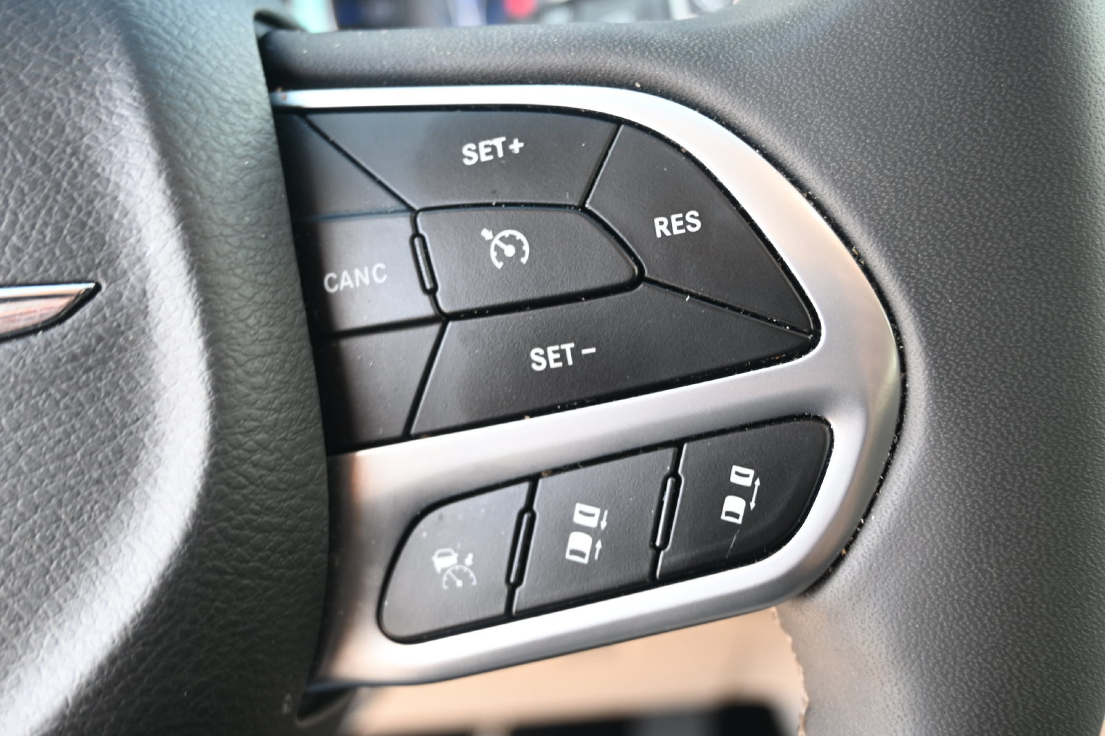 Used 2024 Chrysler Pacifica Touring-L FWD image 16