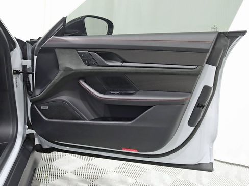 Used 2024 Porsche Taycan GTS image 39