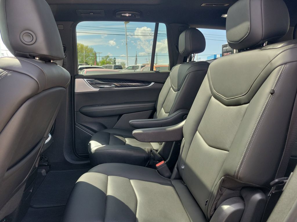 Used 2024 Cadillac XT6 Premium Luxury AWD/4WD image 14