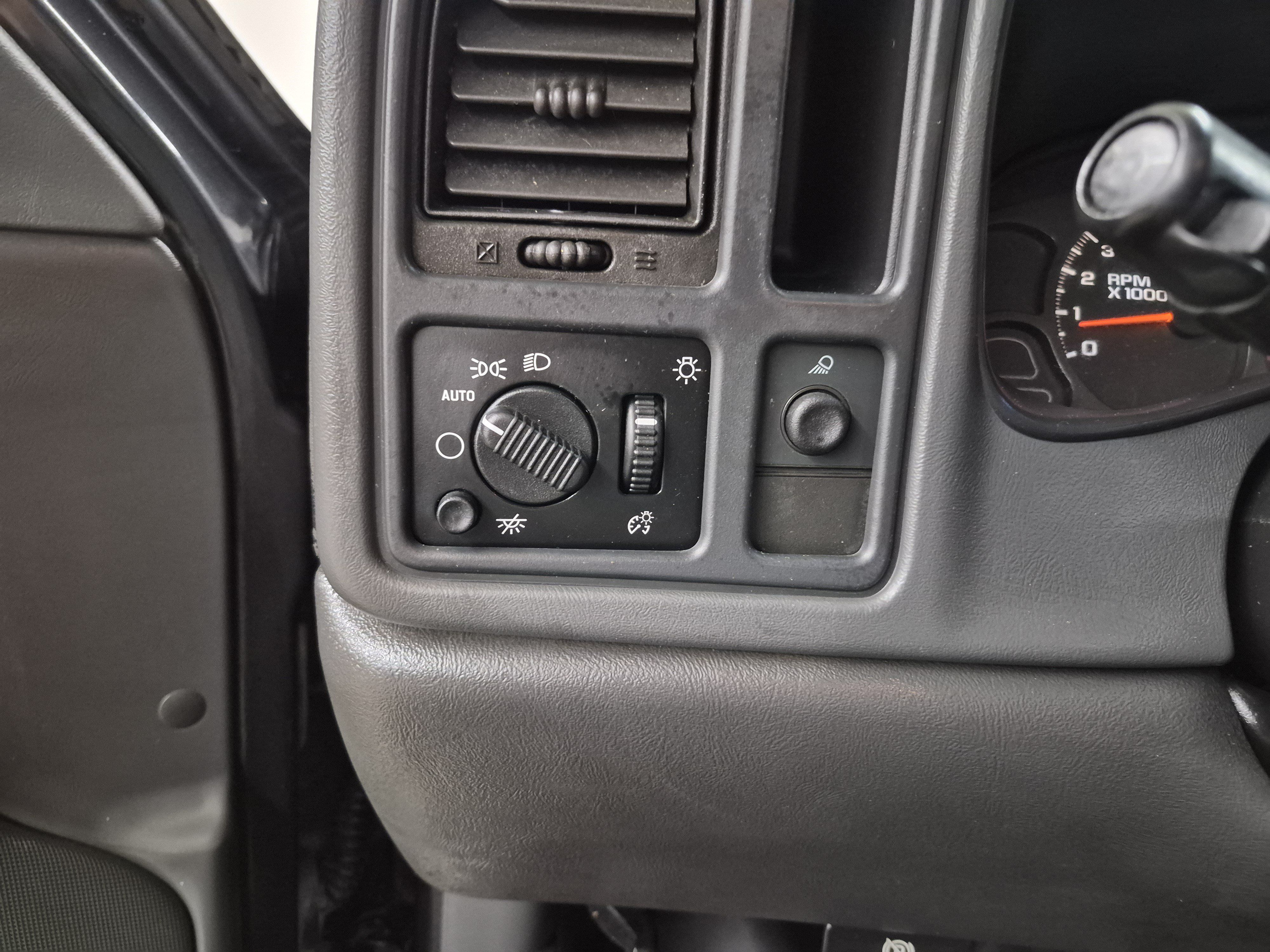 Used 2004 Chevrolet Silverado 1500 LS RWD image 19